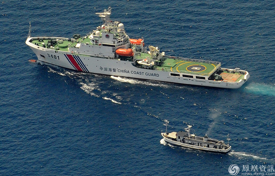 A China Coast Guard ship (top) and a Philippine supply boat engage in a stand off as the Philippine boat attempts to reach the Second Thomas Shoal, a remote South China Sea a reef claimed by both countries, on March 29, 2014. The Philippine ship finally slipped past the Chinese blockade to reach Second Thomas Shoal, where a handful of Filipino marines are stationed on a Navy vessel that has been grounded there since 1999 to assert their nation's sovereignty. AFP PHOTO / Jay DIRECTO