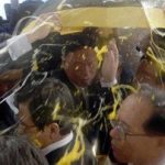 韩总理赴萨德部署地遭“蛋洗” 被民众围困6小时