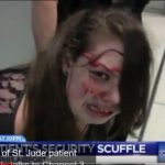 美国患脑癌少女未听清机场安检要求 被打得满脸是血