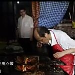 买个饼要排队5小时! 驼背老大爷用32年成了“葱油饼之神”