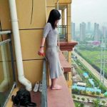 开发商无法交房 两女业主无奈自残欲跳楼维权