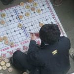 大学生遇街头棋局，不到一分钟输光6000元学费
