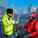 过街天桥上骑电动车也违法！北京开出首张罚单罚款20